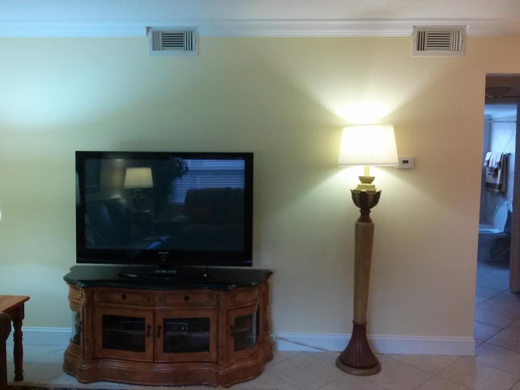 Beach Vacation Get-Away St. Pete Beach Room photo
