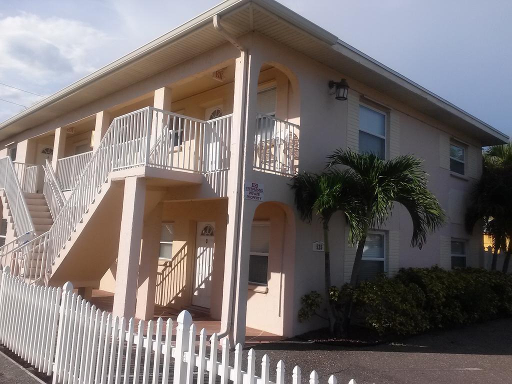 Beach Vacation Get-Away St. Pete Beach Room photo