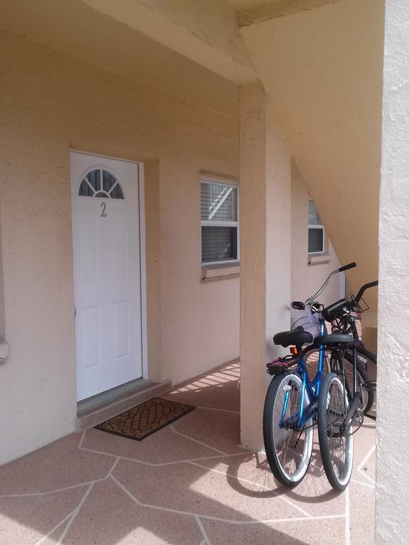 Beach Vacation Get-Away St. Pete Beach Room photo