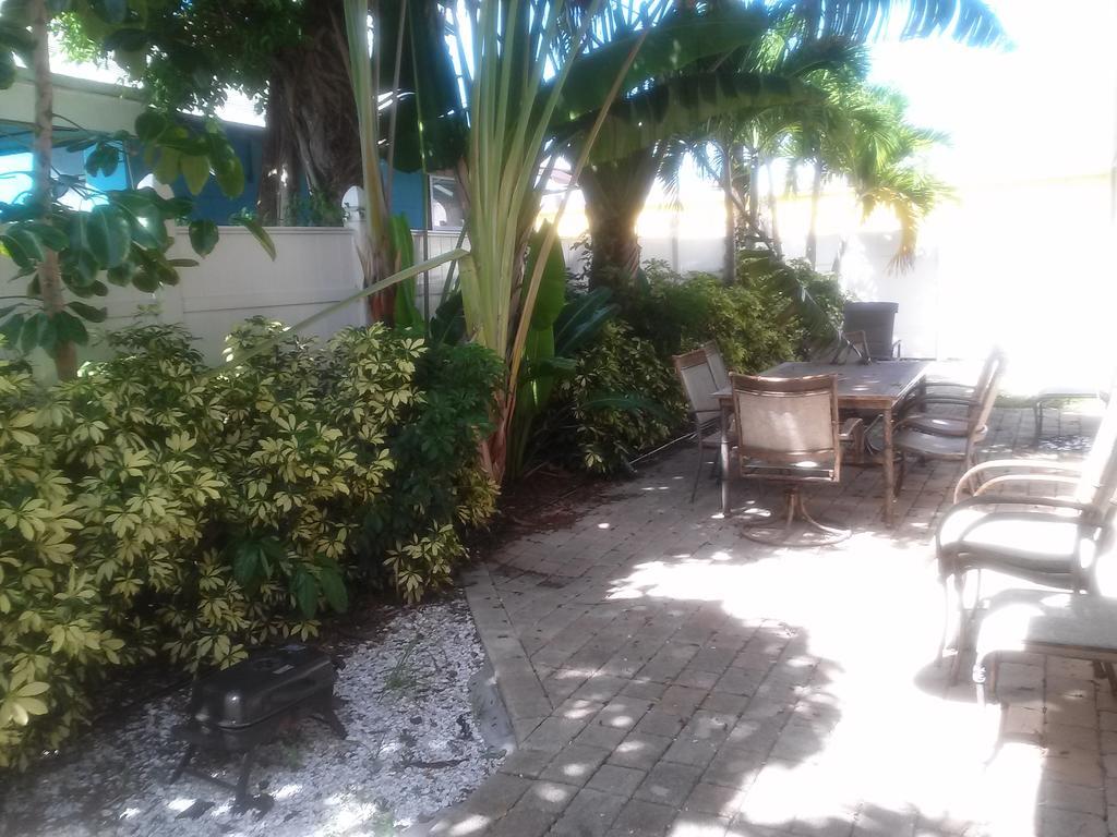 Beach Vacation Get-Away St. Pete Beach Room photo